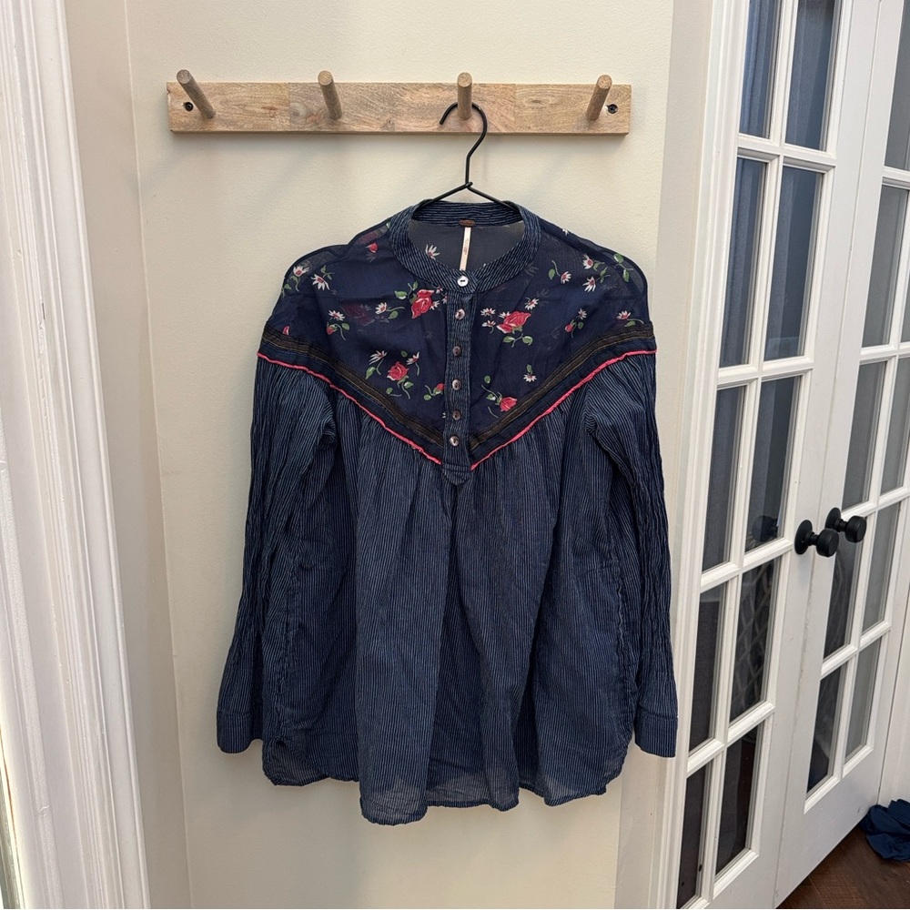 Free People Hearts and Colors Top in Navy - Picture 3 of 8